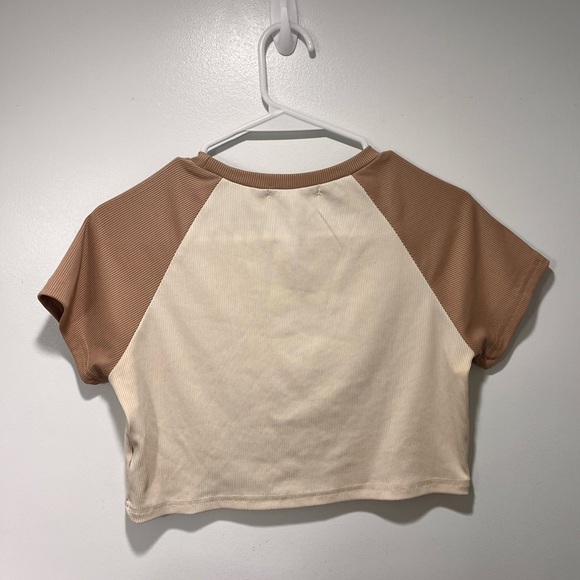 Cap sleeve Cream and tan sun crop top - Picture 3 of 6